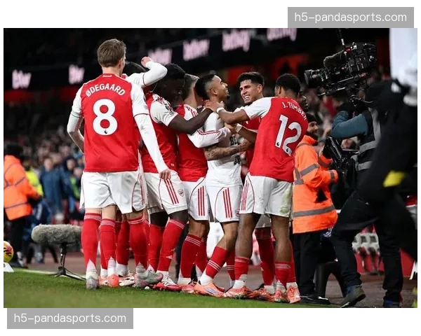 阿斯顿维拉控球边路渗透 主场打法成熟威胁巨大